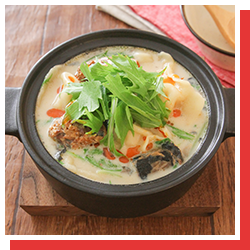 サバ味噌ラー油で坦々豆乳鍋